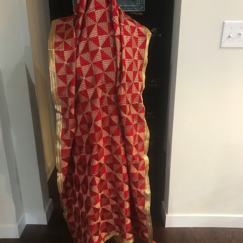 Phulkari Dupatta in red and tan color geometric